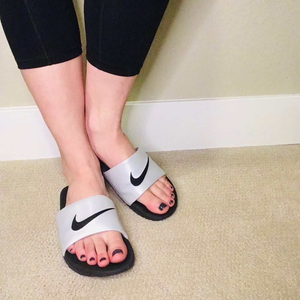 Flat one strap Nike sandals. Gently used.